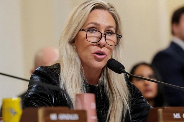 凌晨两点的委内瑞拉突然响起爆炸声，150多架美军战机直奔目标，特种部队更是直接冲