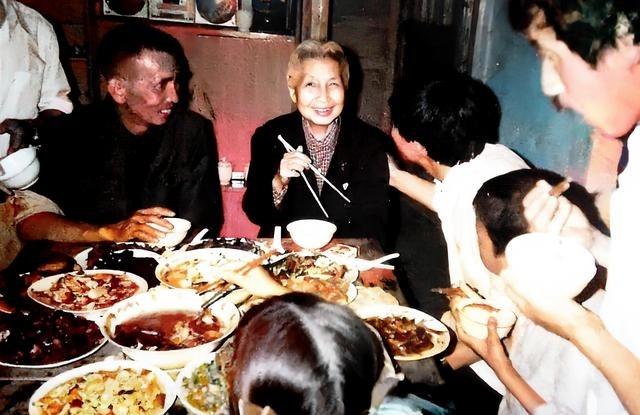 1987年10月，曾志第一次回到井冈山，来到儿子石来发家里。这一年，她76岁。
