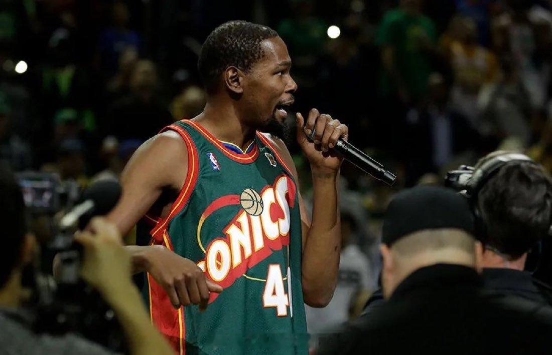 据KIRO7Seattle报道，亚当·萧华和华盛顿州州长鲍勃·弗格森就超音速队重