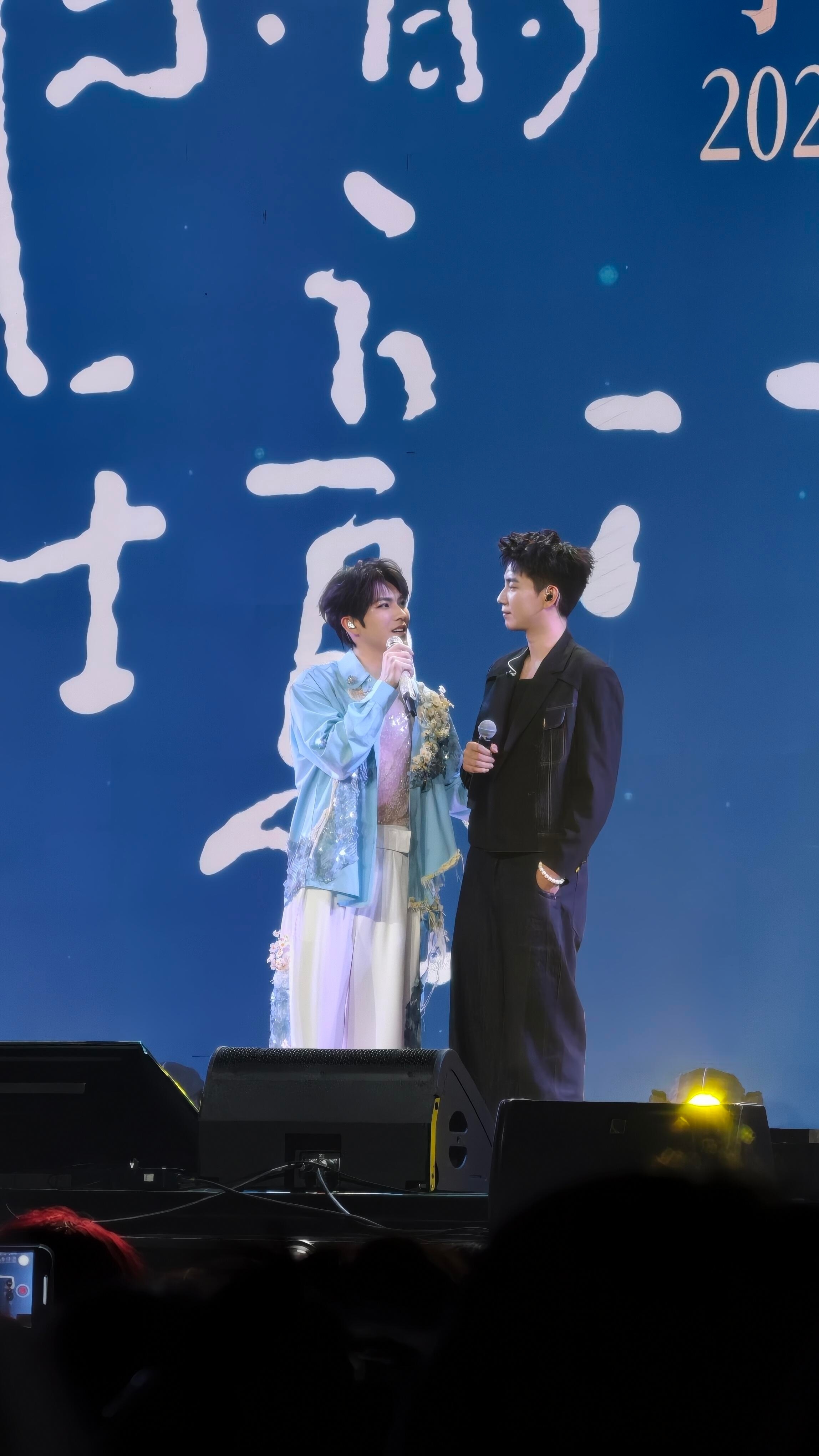 王子奇现身好朋友李耕耘的生日会惹