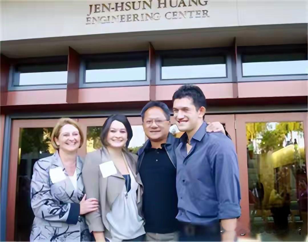 黄仁勋的儿子现在也走向了前台，逐渐接管了英伟达公司部分业务。

黄仁勋和妻子37