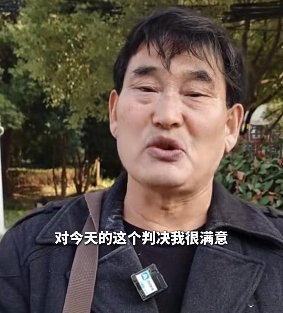 大衣哥朱之文给所有人上了一课，
那就是做人可以老实，
也可以选择沉默，但是绝对不