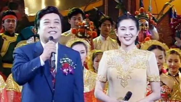 春晚这是晚节不保了，原本它就属于泥菩萨过河——自身难保，竟然还整出一堆广告给人挠