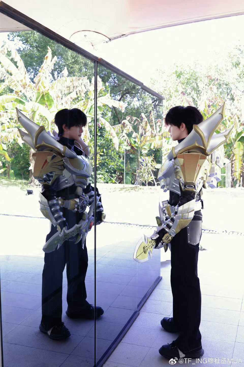 穆祉丞铠甲勇士帝皇侠转场帝皇侠DNA狠狠动了！耍帅利落又戳审美，下秒秒切求生欲，