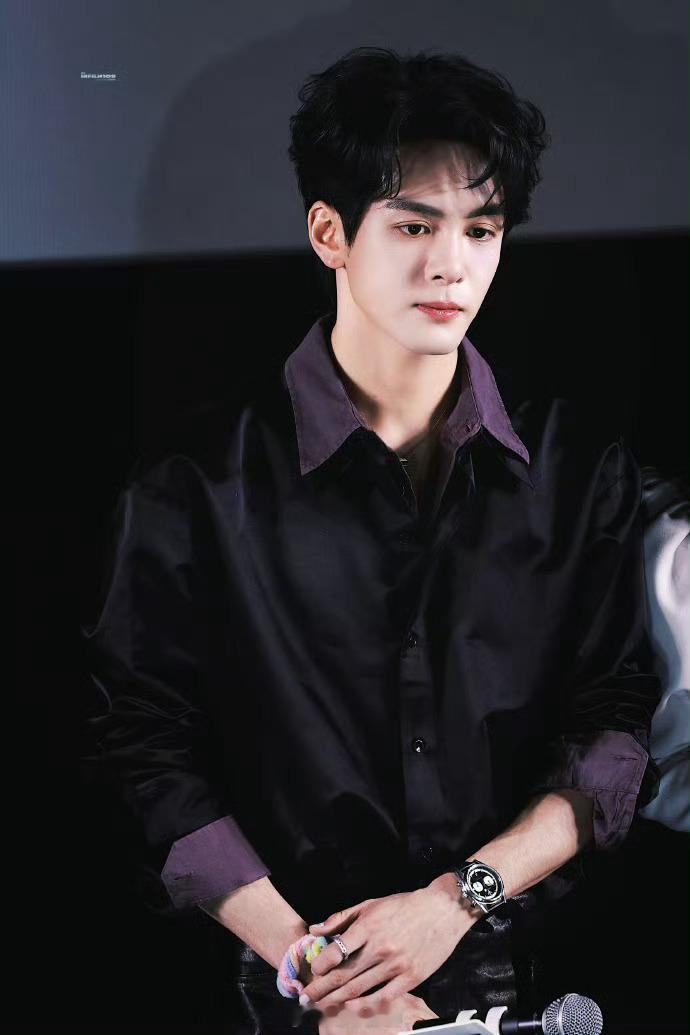 曾舜晞痛楼堪比神图制造机 被曾舜晞痛楼的图狠狠圈粉了，每一张都像从杂志里剪下来的