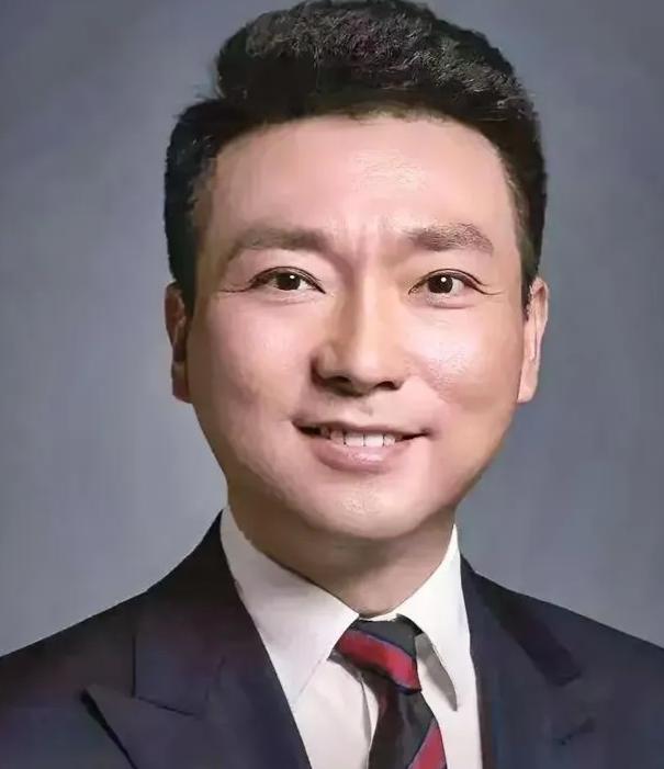 2000年，康辉与刘雅洁步入婚姻的殿堂，两人相约婚后不要孩子，没有想到，多年以后