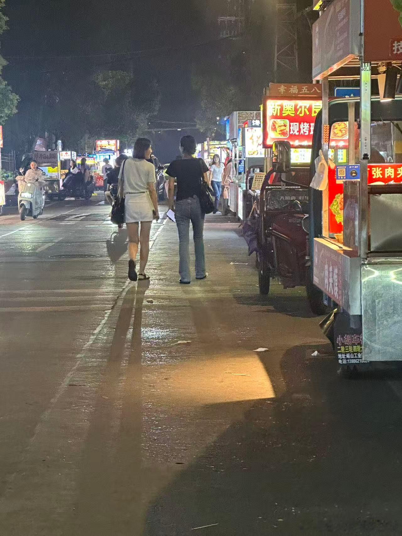 逛夜市偶遇前嫂子纠结要不要打个招呼