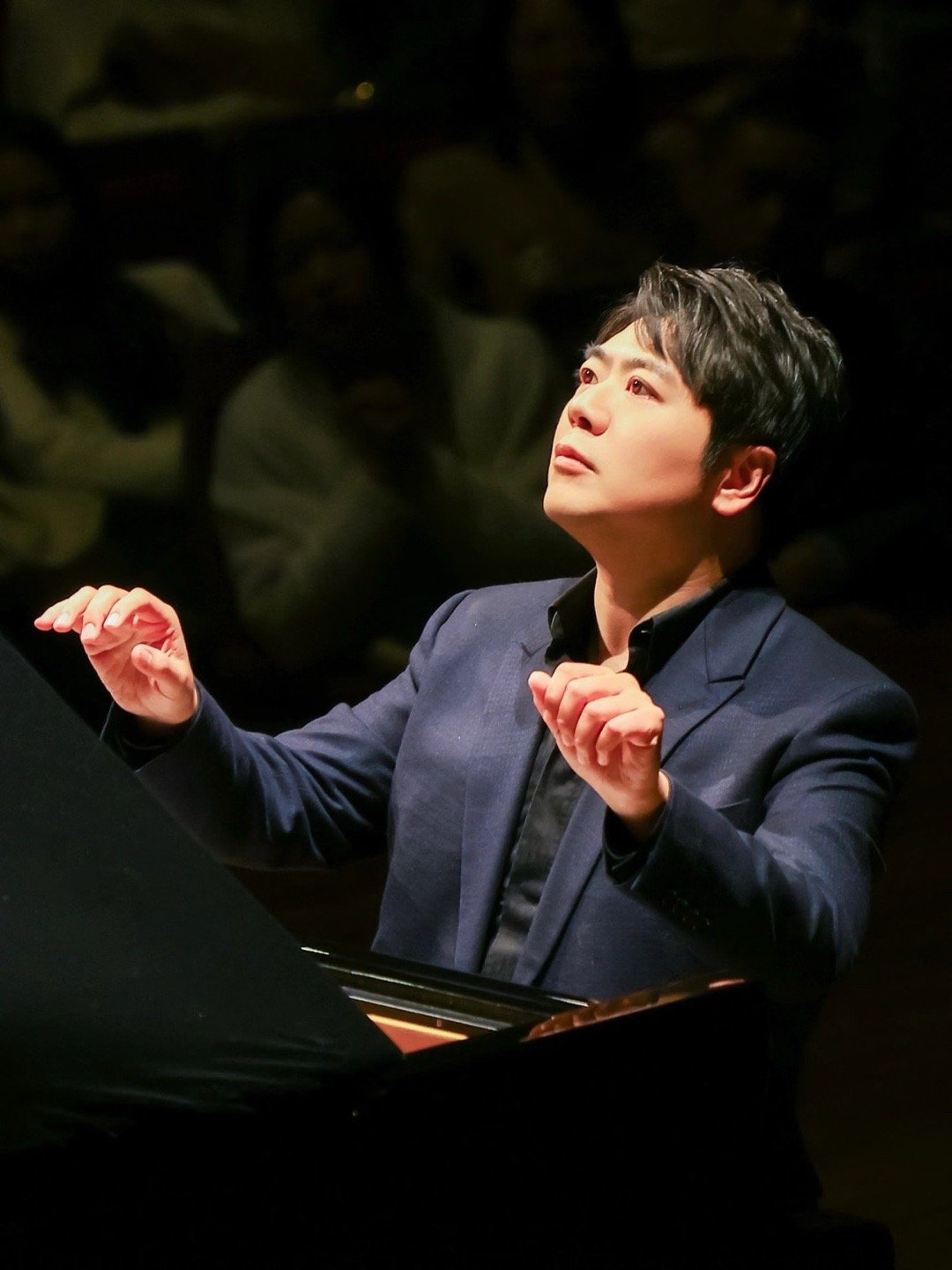 郎朗 权威在我记忆里他的弹琴技术就挺厉害👍🏻谁能懂以前的愿望就是能去现场听他