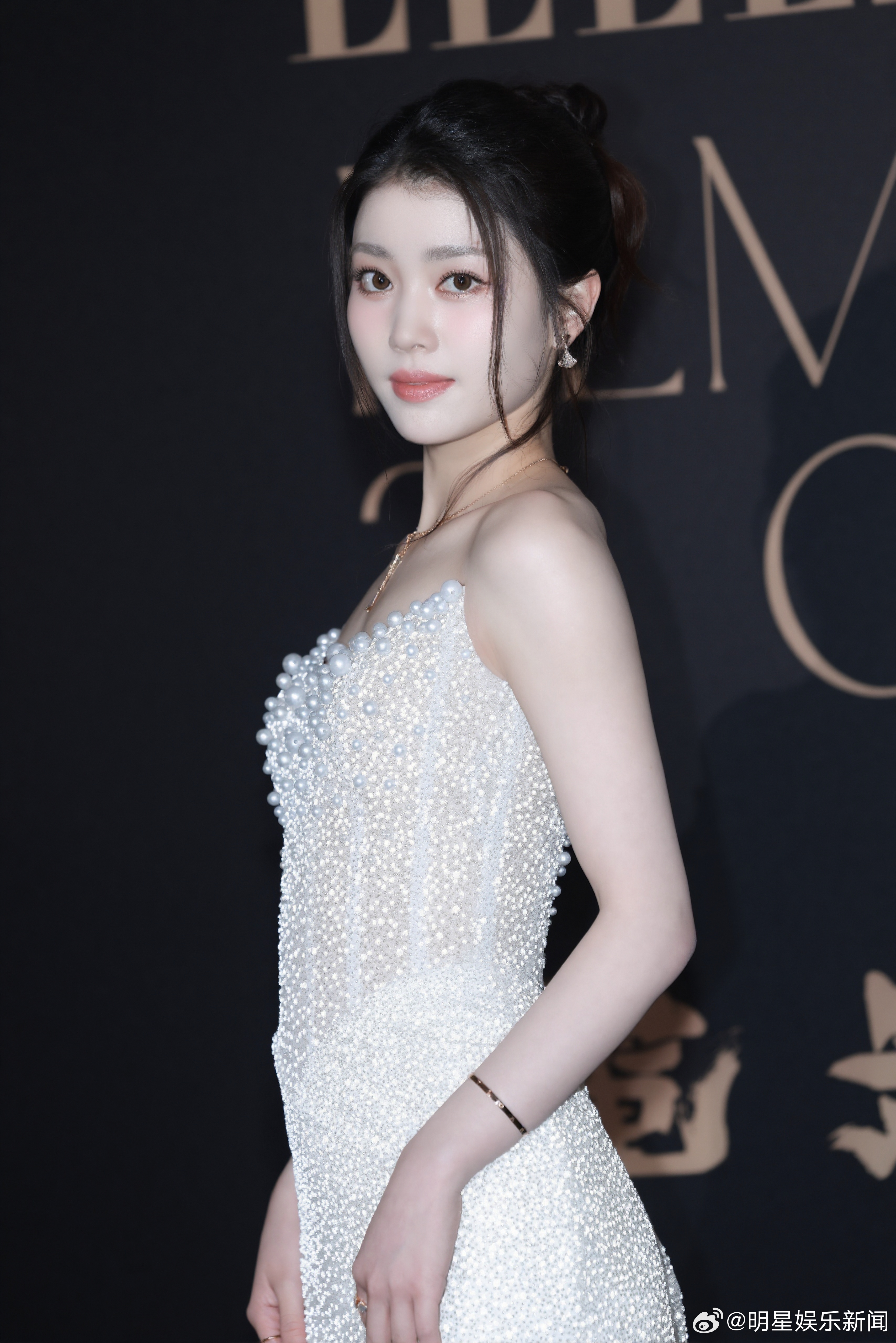 ELLEMEN老友记沈小婷ELLEMEN红毯这是要在国内“大杀四方”的节奏哇！这