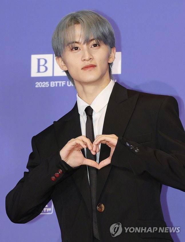 【体育京乡】[李马克退出NCT所有分队 与SM专属合约终止]NCT成员李马克将结