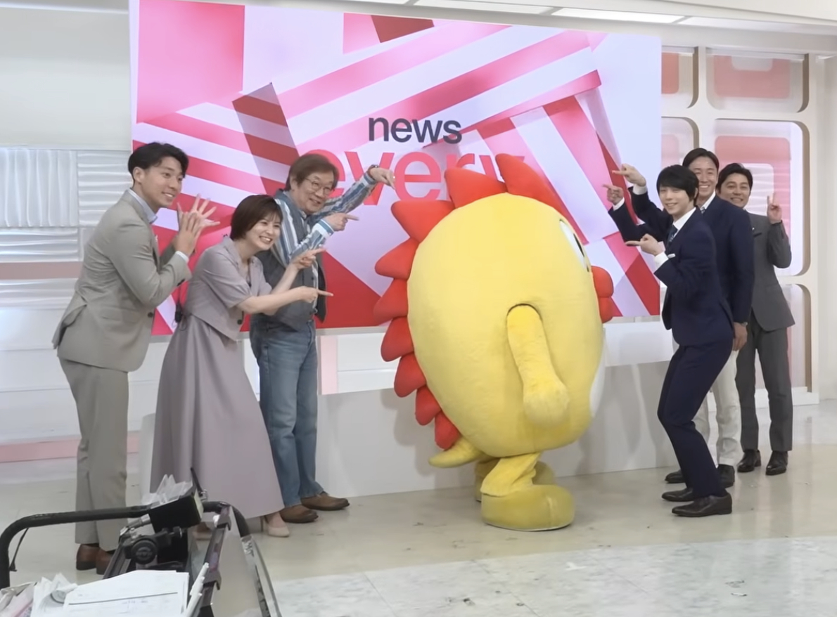 吉祥物您这站位是一点没藏着啊
