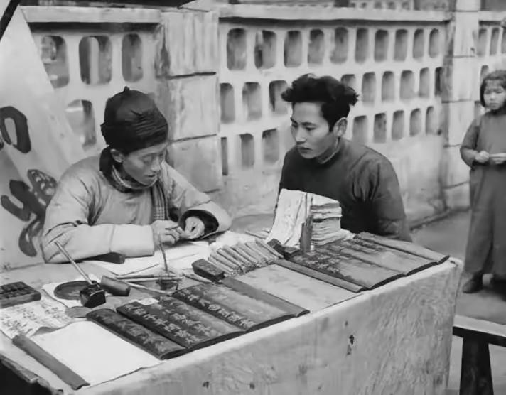1938年，陈毅在丹北视察时，遇到一个相士管有为，对方能精准说出他的生辰，陈毅看