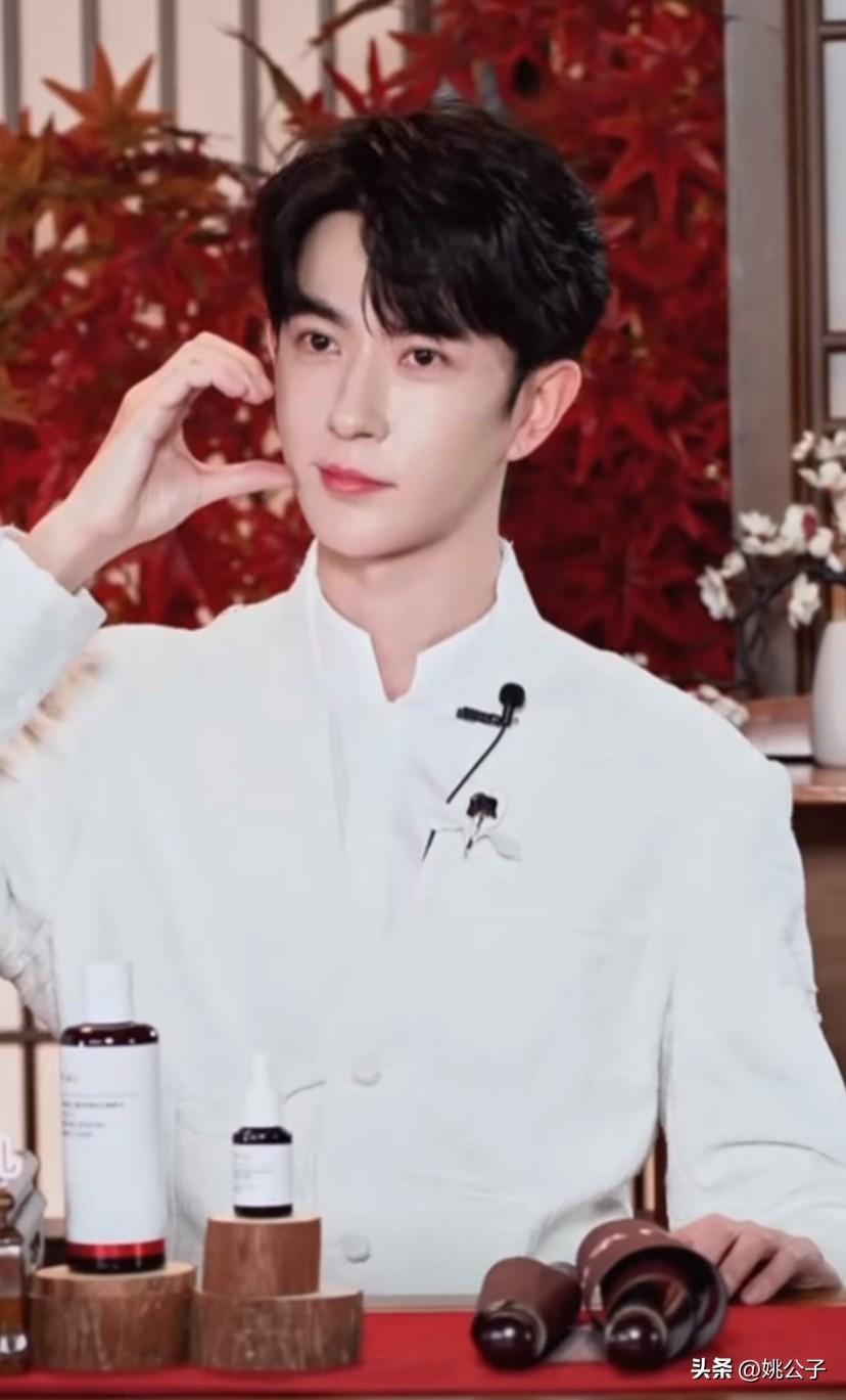 演员于朦胧坠楼身亡？什么情况？有人出来辟谣吗？娱乐圈难得长的干净又阳光的一个大男