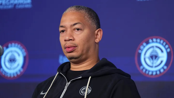 ➡鲈鱼太离谱了，前边就是陪你们随便玩玩nba吐槽大会nbaNBA自泰伦-卢立下3