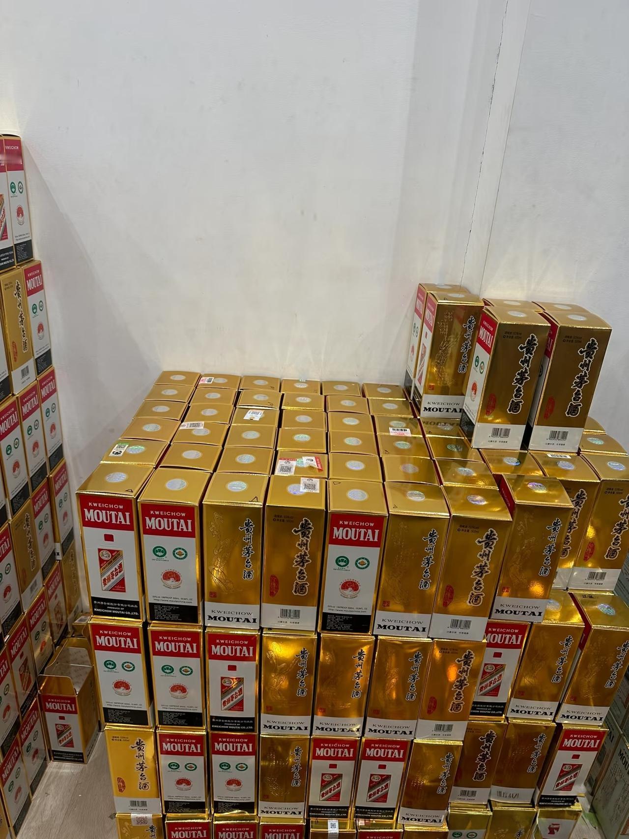 白酒彻底变天了，
飞天茅台都慌了！
不是太贵没人喝，而是
50后基本不沾杯，60