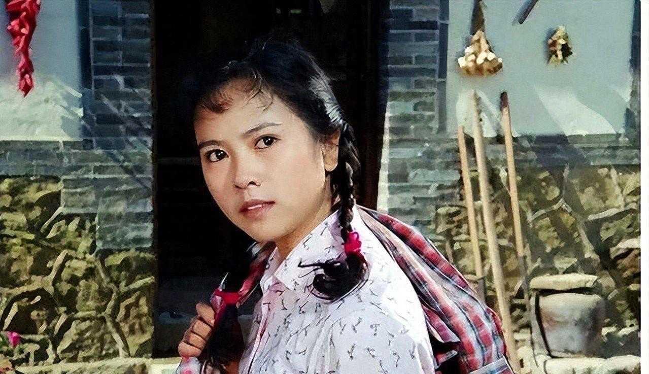 67岁洪学敏定居香港，未婚未育气质优雅
 老牌影星洪学敏如今67岁，坦然接受自然