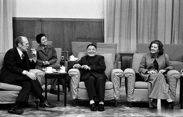 1980年8月21日，北京人民大會堂第118廳，鄧小平會見了義大利名記者奧里亞娜