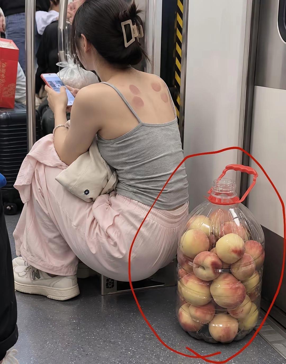 到底是怎么装进去的？老了什么是你的底气 你喜欢穿牛仔裤吗？ 什么样的女生最让男生