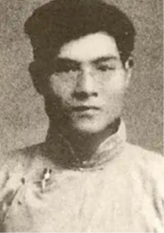 1960年，海南乐会县，一个普通老农躺在床上咽气之前，攥住妻子的手，说出了一句话