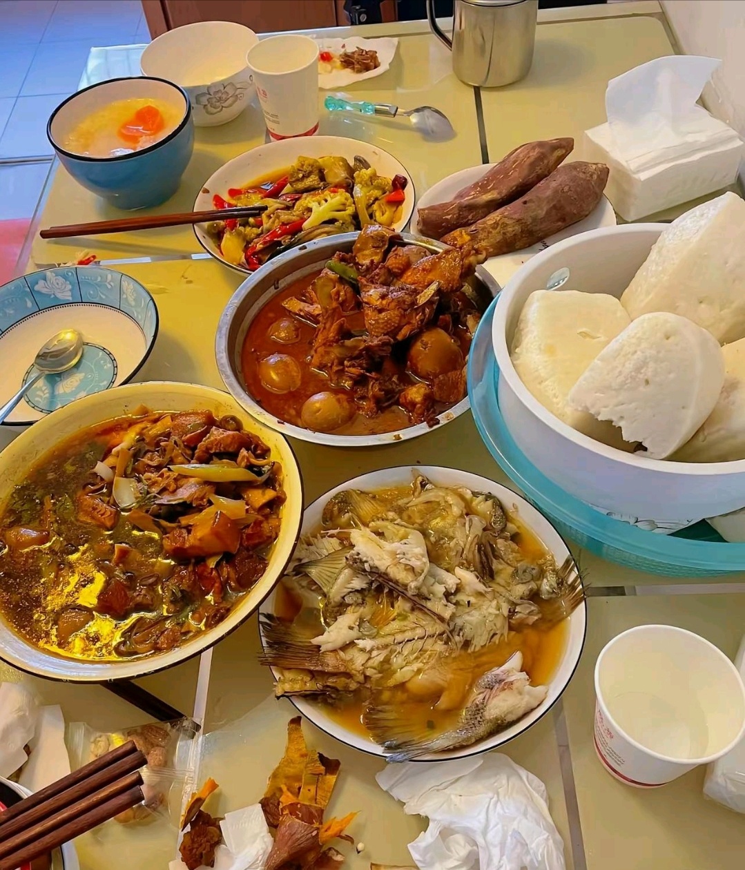 家人们无语了！儿媳妇吃完饭总也不收拾碗筷，每天都是我收拾那天我发个朋友圈，下面都
