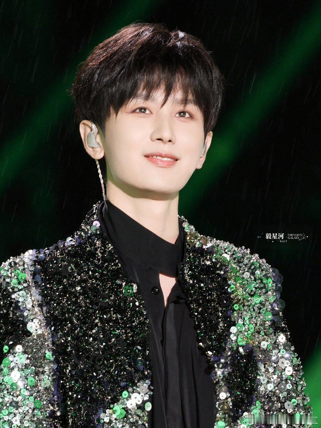 就算是星河流转，也不及你眼中波澜[鲜花]早安，我的大明星⭐ ​​​