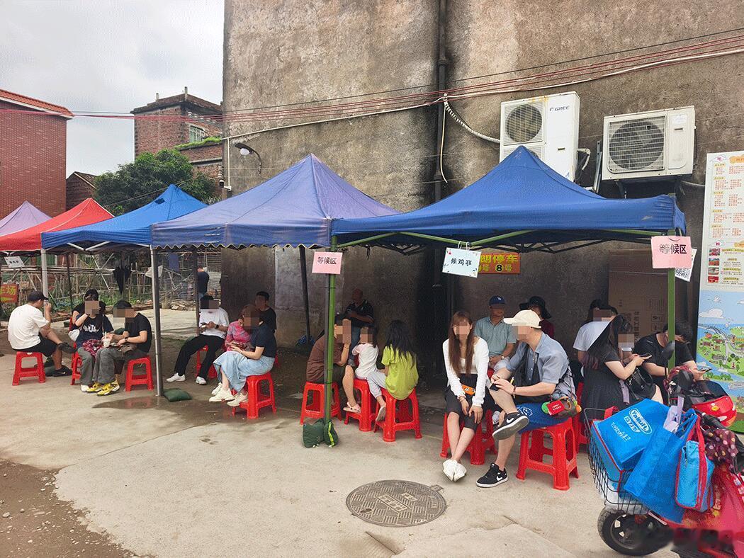 莫氏鸡煲五一仍然排长龙五一旅游攻略：顺德景点可不去，莫氏鸡煲必须冲！排队再久也要
