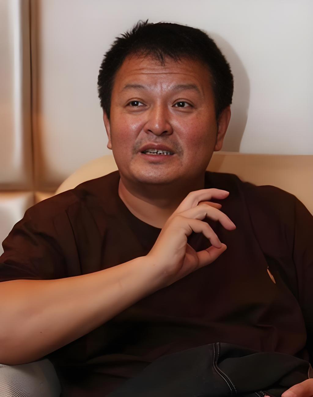 杨亚洲，于1956年4月9日出生在黑龙江省哈尔滨市，中国内地男导演，毕业于中央戏