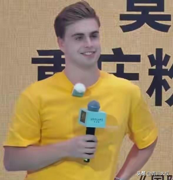 笑死我了！莫雷加德来重庆参加活动说:要让樊振东给他介绍好吃的！

球迷留言:
千