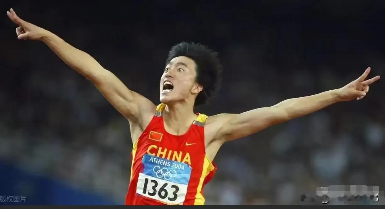 刘翔肯定是不想再回去上班了。

退役10年来，就在体育局挂了个空职，不打卡，不坐