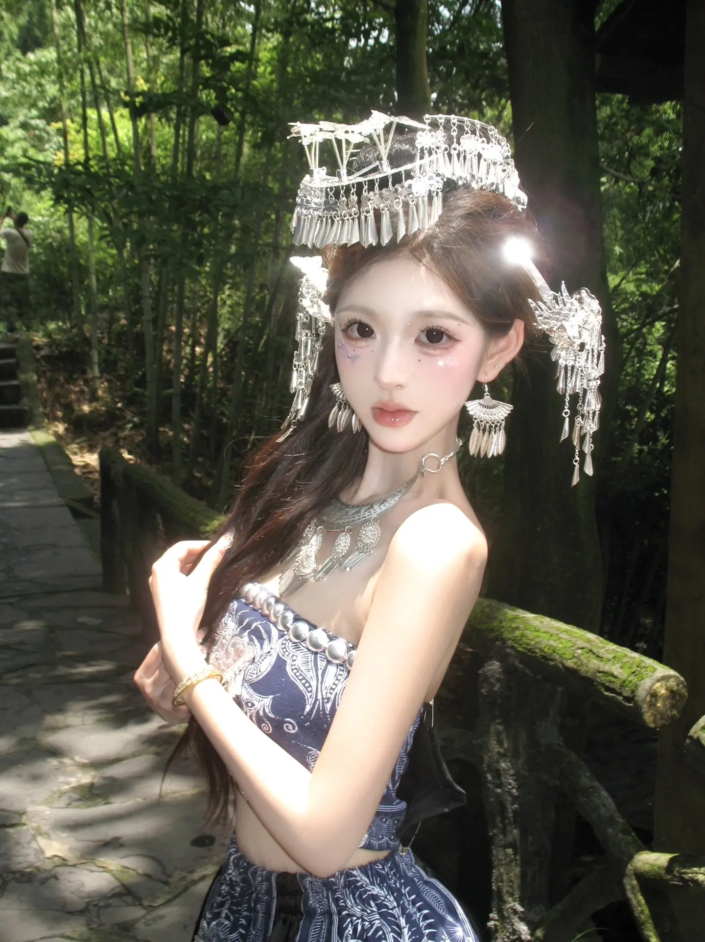 按我们苗族的规矩 你应该跟我回寨子