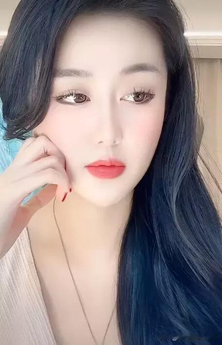 会有这样的男人吗?
他会给你扣内衣，会给你系鞋带，他会给你暖手暖脚的男人，
愿意