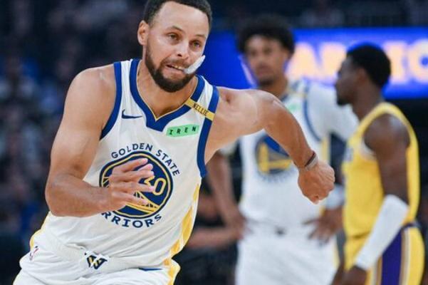 NBA季前赛，国王对阵勇士的比赛中，出现了奇葩的一幕。勇士队林德伯格真是高级啊，