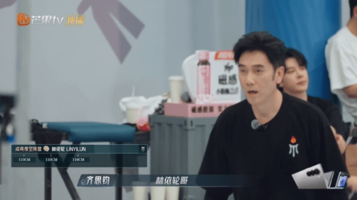 #林依轮54岁还在跳高# 林依轮真的54岁了吗？跳高实力这么强，不愧是挑战过麦当