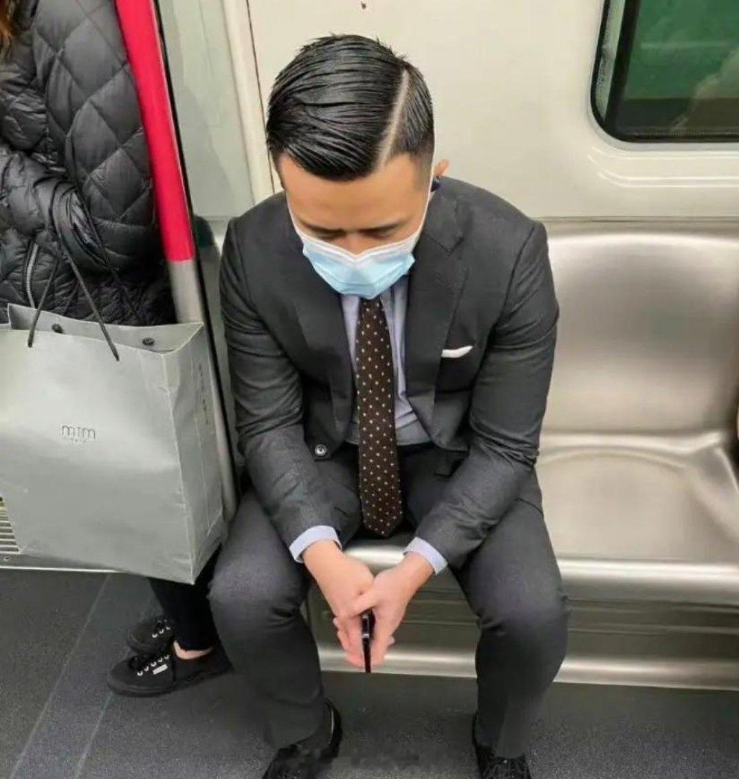 这样的人一看就是精英吧 