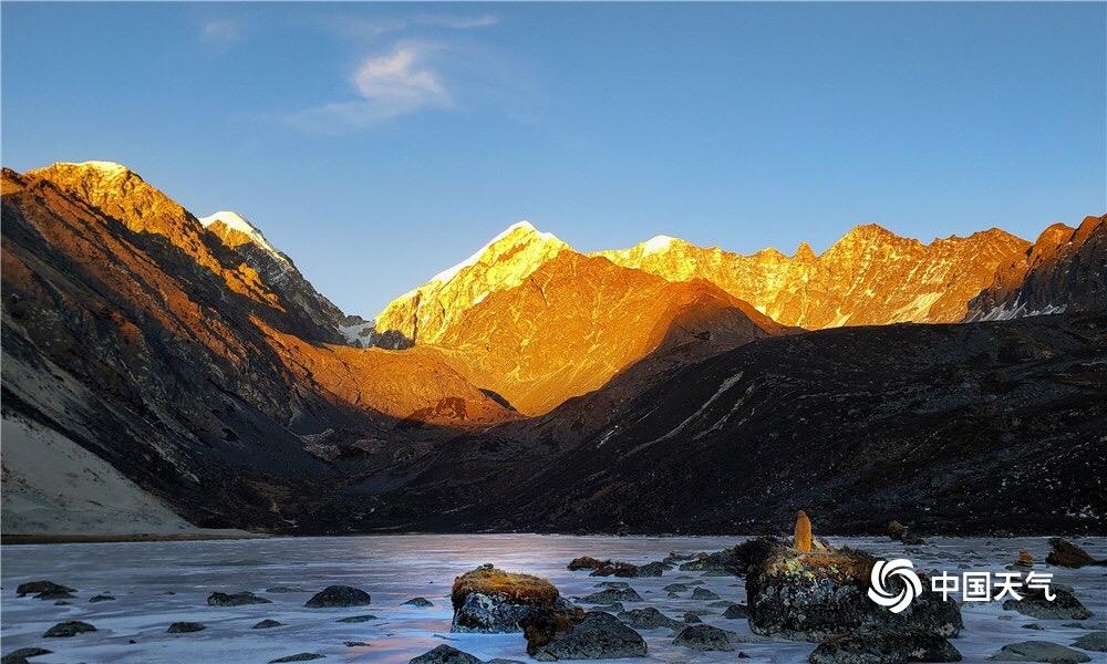 日出金山，福运自来。
刷到即是缘，一整年事事顺心，万事胜意。
愿日子清欢不扰，好