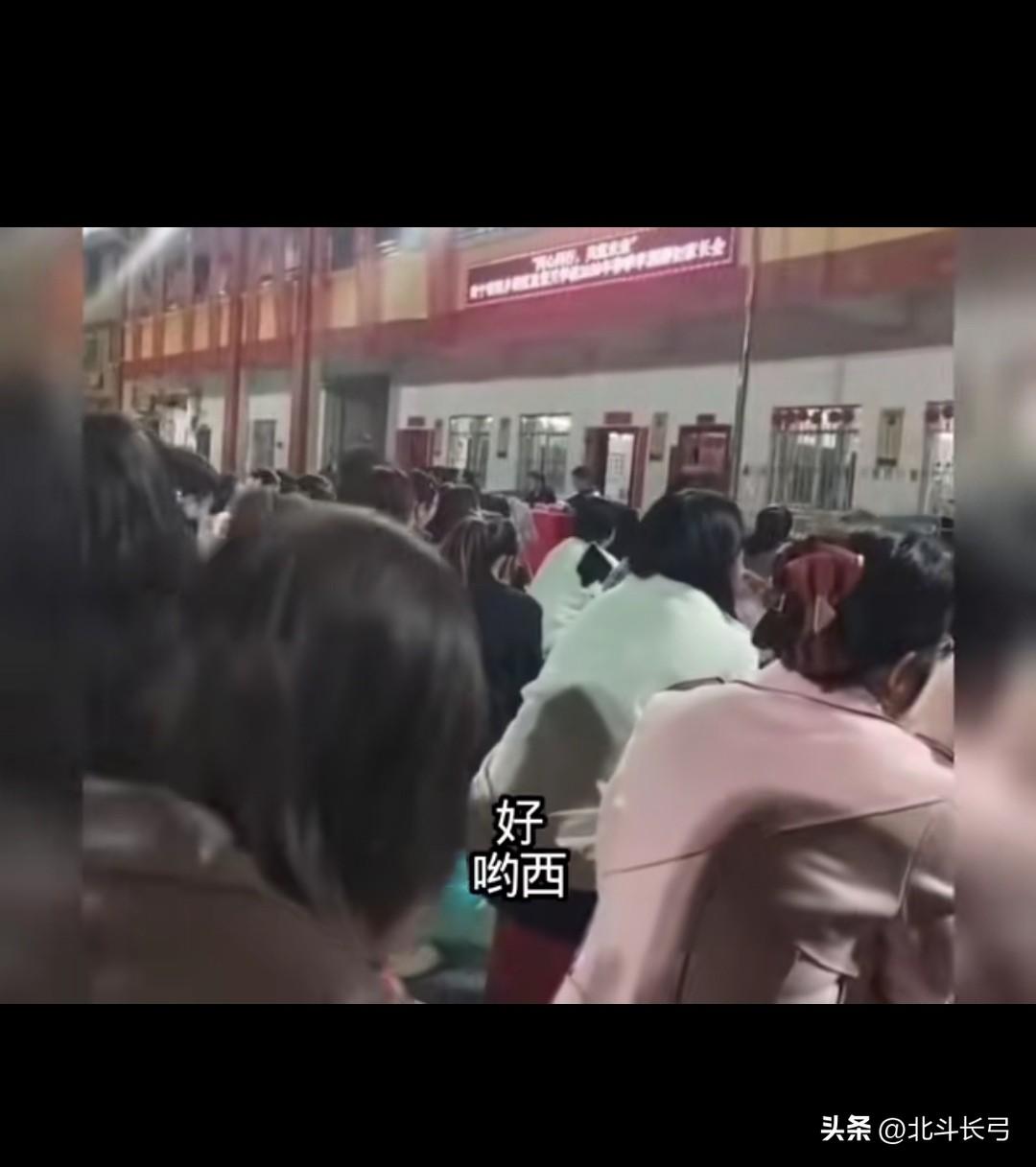 今天写了一篇反讽呦西校长的短文，结果我挨骂了，被自己人骂了！
【北斗长弓.观天下