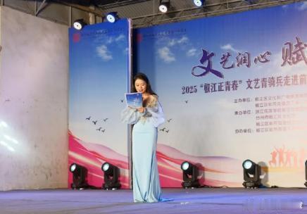 台州椒江前所街道创新宣讲形式，将互动问答、文艺演出与理论宣讲相融。青年宣讲员化身