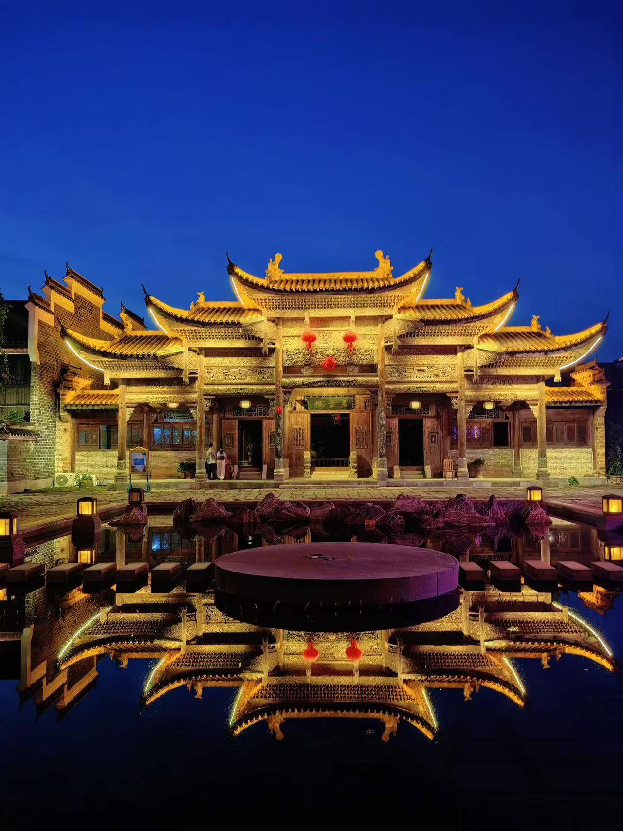 湖南长沙旅游🏮夜游铜官窑美景！
📍长沙市望城区铜官街道铜官窑国风乐园
🎫需
