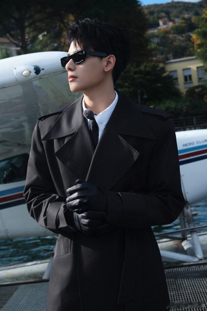 胡先煦用舌头弹了一斤的棉花胡先煦这弹舌直接给我笑出腹肌！出发团游戏惩罚秒变才艺现