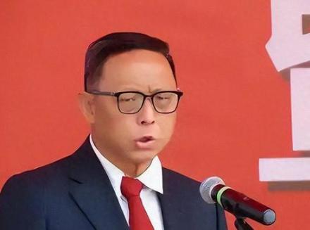 一家六口，五个美国籍，一个拿绿卡，常年住在美国波士顿，孩子读的都是美国名校，一年