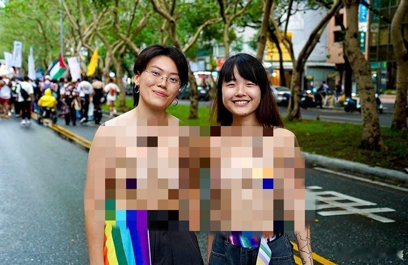 🐸开始效仿阿美莉卡，大街上脱衣服宣扬LGBT了🤮 ​​​