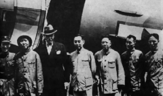 1945年，国共双方准备开启重庆谈判，为了赴约，毛主席带上了几个人，其他人国民党