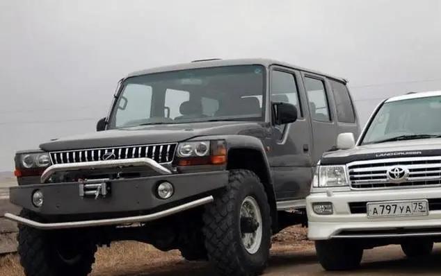 俄罗斯版“陆地巡洋舰”！5.8米车长+7.5L引擎，丰田陆巡见了都喊大哥！

战