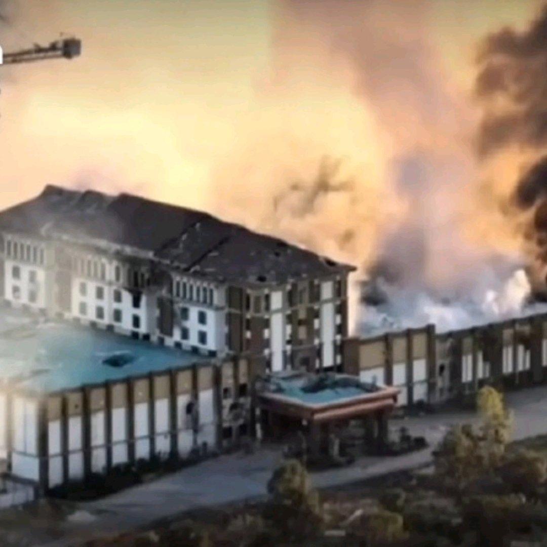 泰军炮击柬埔寨境内赌场电诈基地

泰国跨境军事打击柬埔寨边境赌场与电诈园区，表面