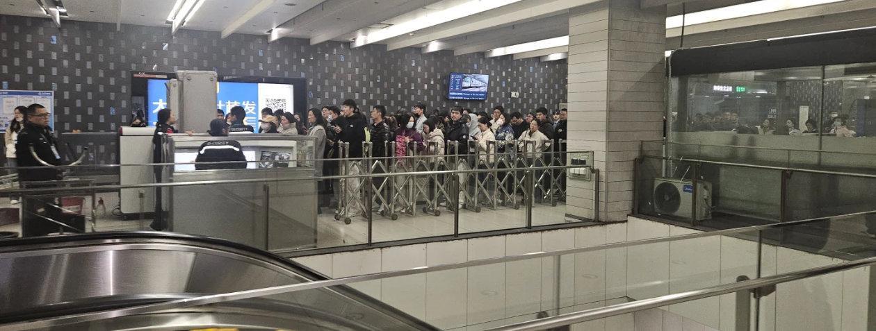 北京地铁你们都坐几号线？早上挤不挤？ ​​​