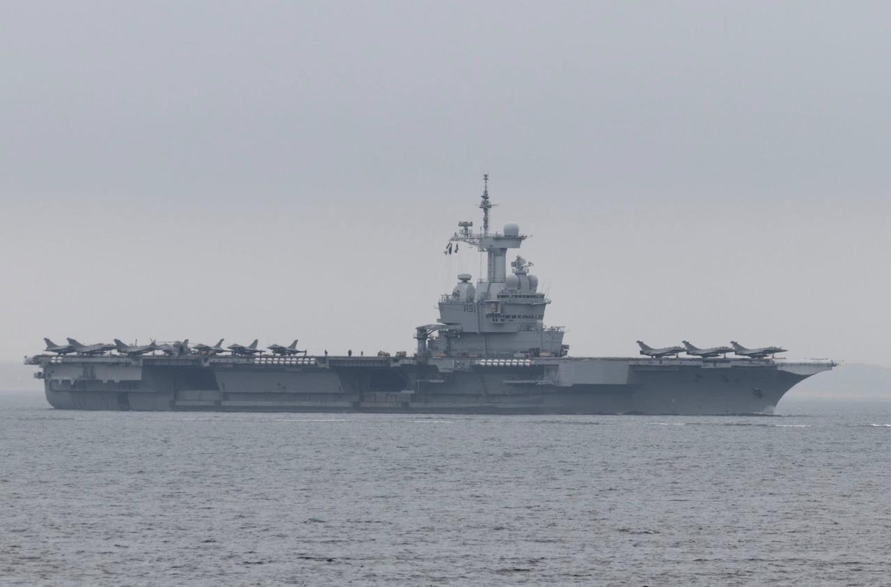 戴高乐号航舰离开瑞典