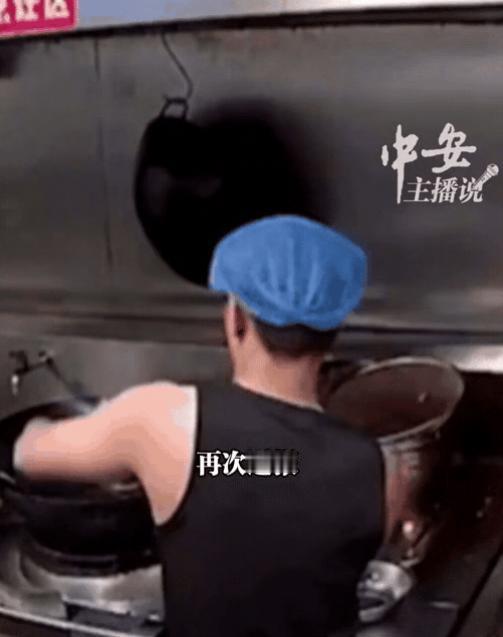 "必须严惩！"5月3日深圳晚报报道，佛山一男子等菜等了半小时，进后厨催菜竟撞见厨