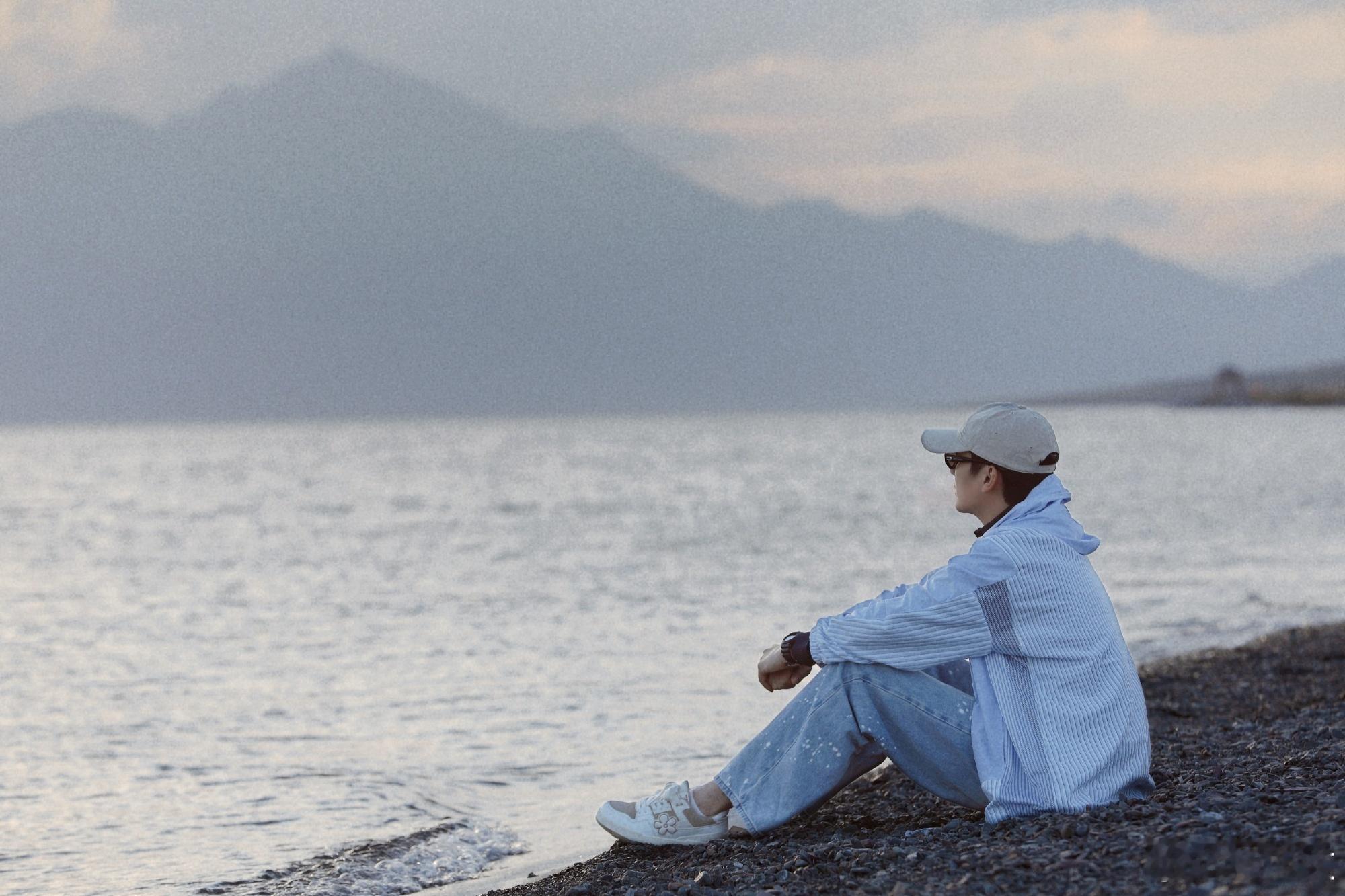 与杨旭文一起遇见夏天 希望你，春至有花，秋临有果。从此，安稳顺遂，未来光明。​​