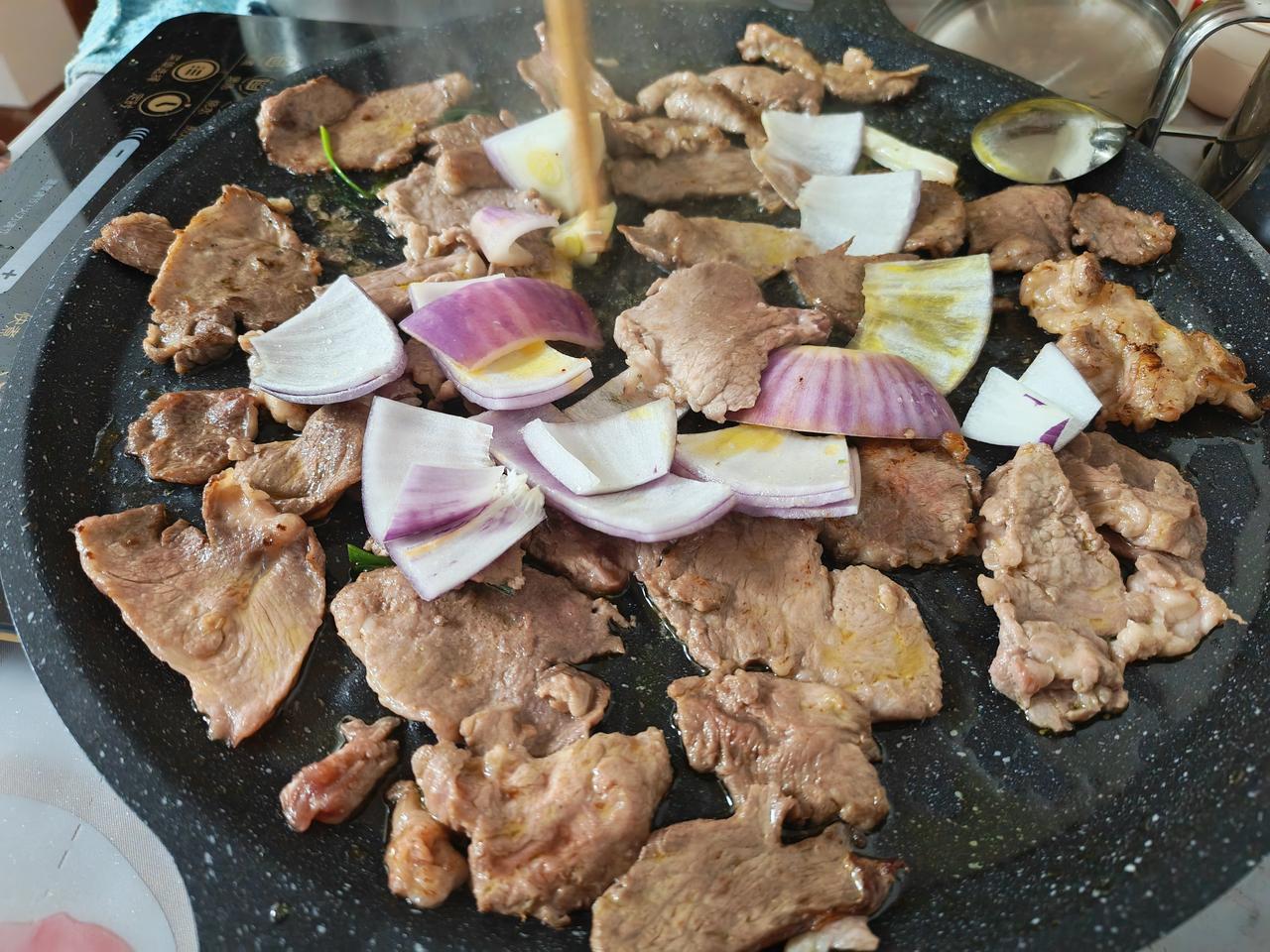 【今晚吃镇雄烙锅】云南的镇雄烙锅与贵州六盘水烙锅同出一脉，都是由于冬天乌蒙山太冷