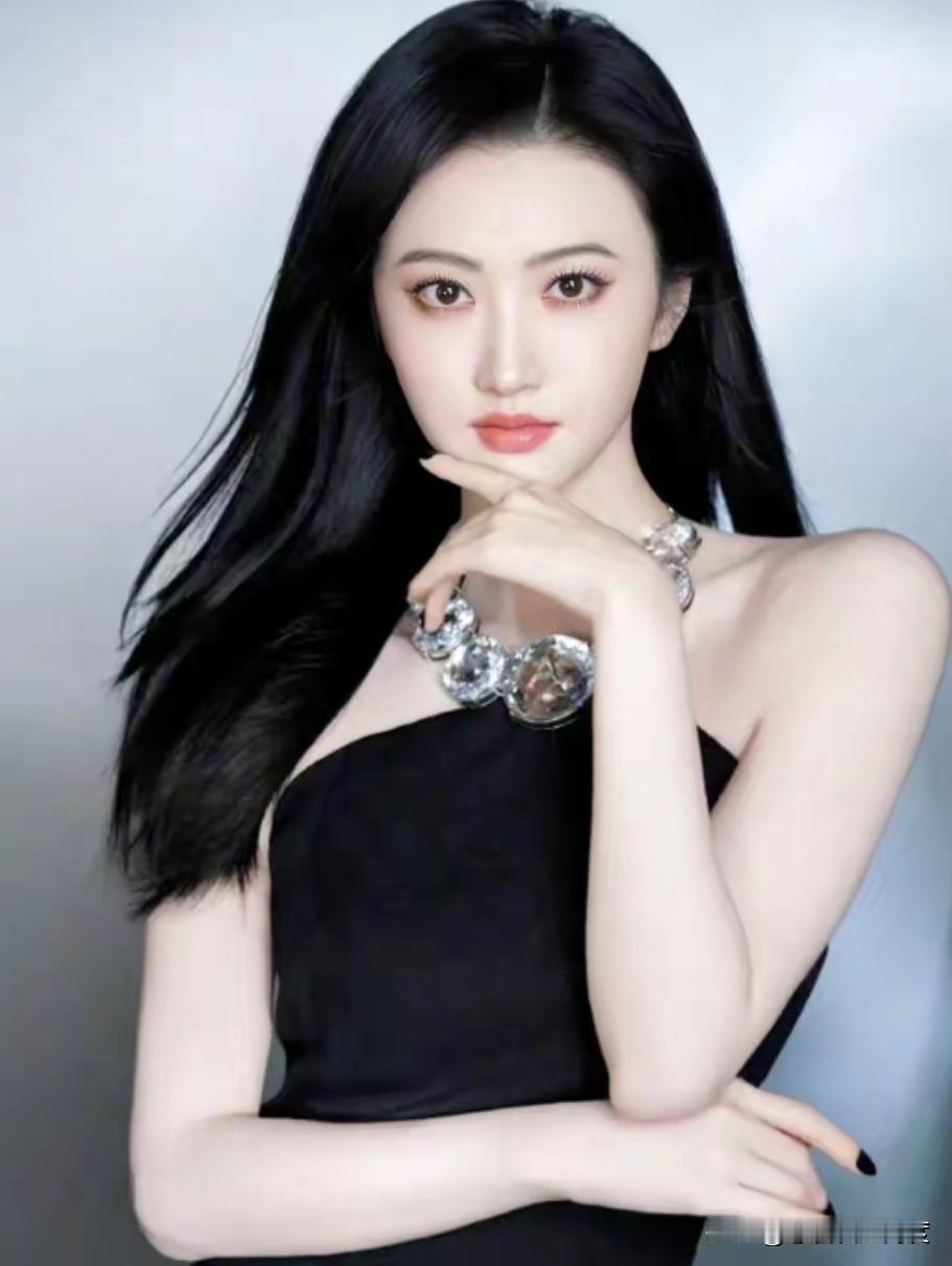 景甜这状态是吃了“保鲜剂”吗？每次亮相都美得挪不开眼！

从司藤的惊艳到如今举手